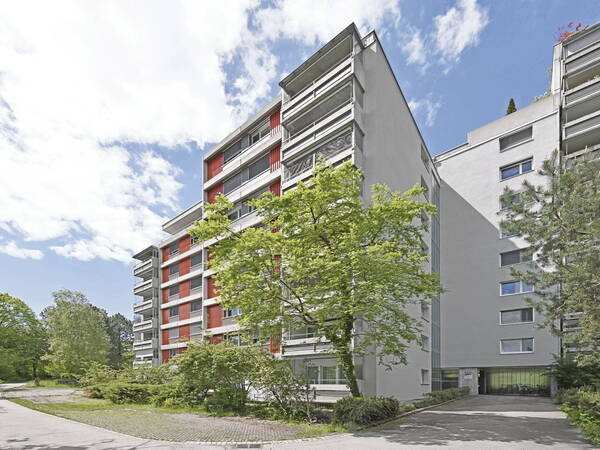 Aussenansicht der Liegenschaft der Bau- und Wohngenossenschaft Bern an der Jupiterstrasse 41 in Bern-Wittigkofen