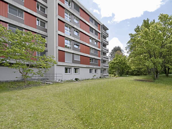 Aussenansicht der Liegenschaft der Bau- und Wohngenossenschaft Bern an der Jupiterstrasse 41 in Bern-Wittigkofen